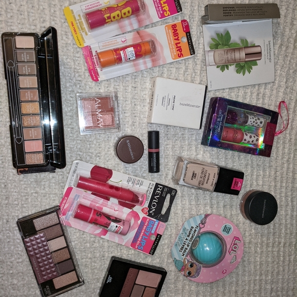 Makeup Bundle - Picture 2 of 12